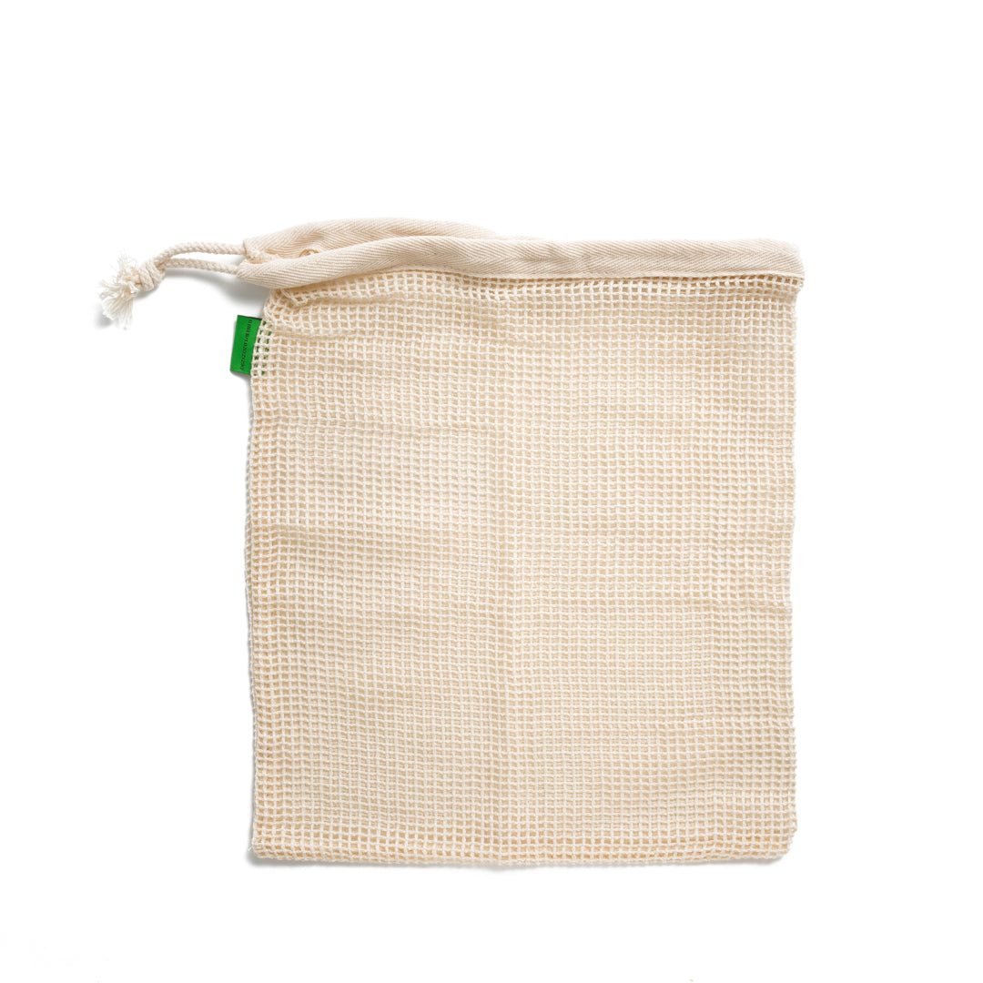 This image shows the Desesh unbranded cotton mesh grocery produce bag with tare weight label for zero waste plastic free grocery shopping as an alternative to plastic bags.